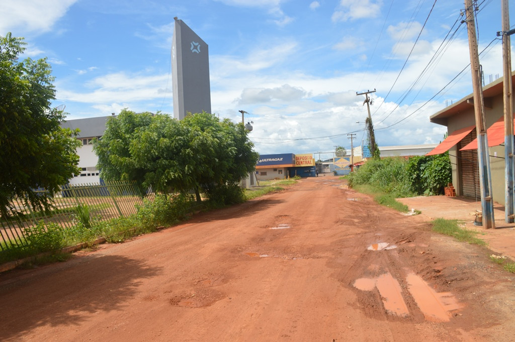 Vereador Afonsinho cobra recapeamento asfáltico da via de acesso ao Terminal Rodoviário.