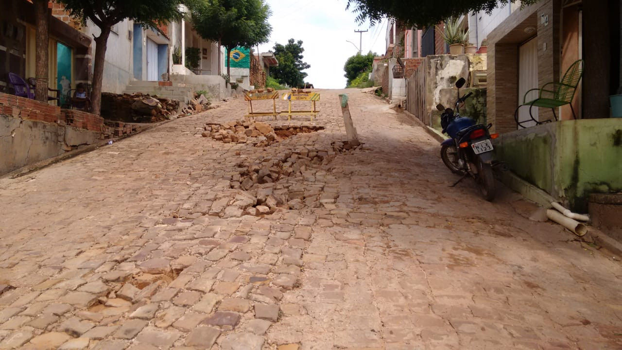 Zé Luís solicita urgência no conserto em ladeira do bairro Boa Vista