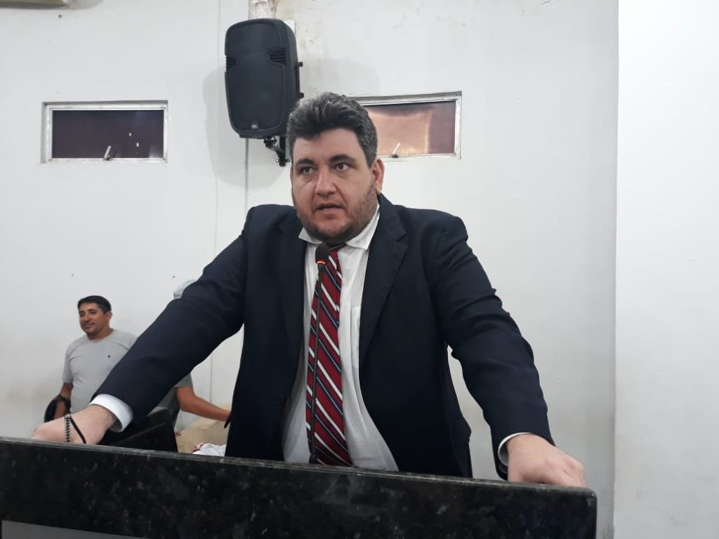 Hugo Victor pede iluminação do acesso aos Morrinhos