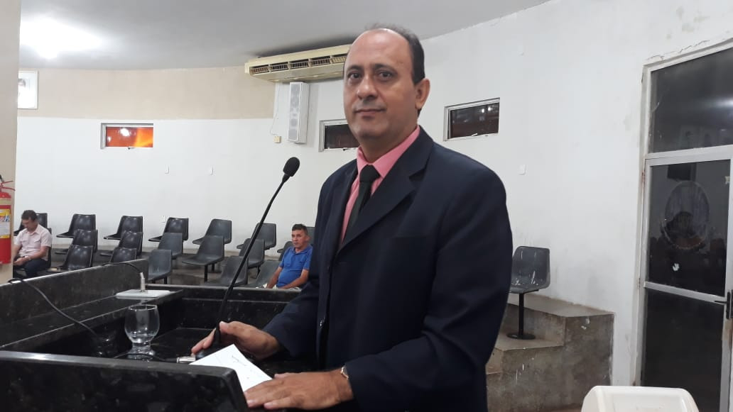 Toinho de Chicá cobra a construção de uma passagem molhada no rio Guaribas