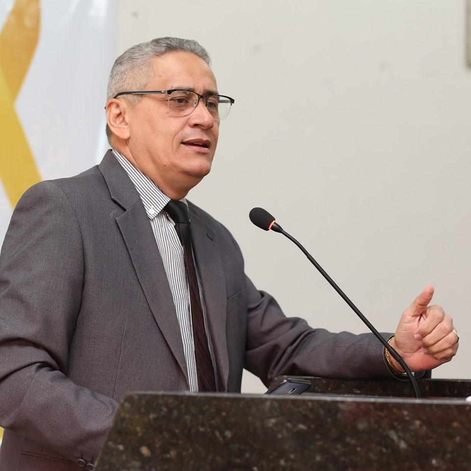 Vereador Zé Luís solicita reabertura da Casa do Albergado e construção de viaduto