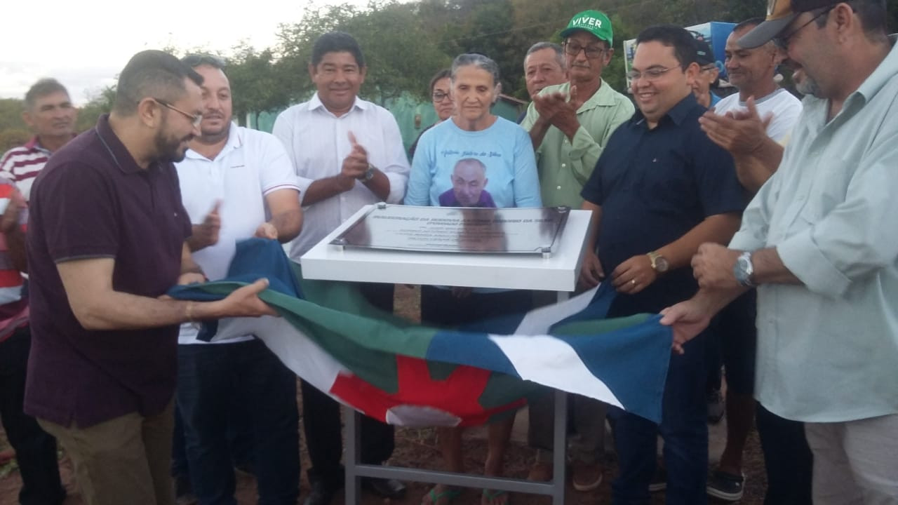 Pe. Walmir Lima e vereador Afonsinho inauguram estrada dos Pereiros