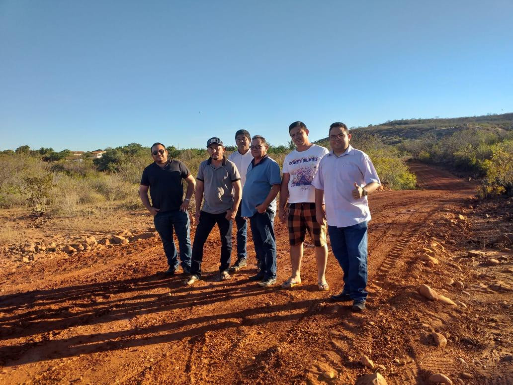 A pedido de Afonsinho Secretaria de Agricultura recupera estrada vicinal e integra família que vivia isolada