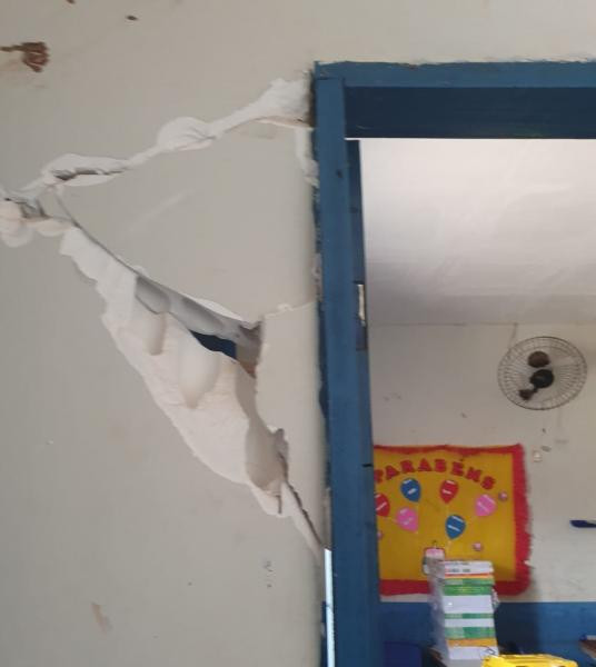 Vereadora Dalva Mocó cobra reforma de  Escola Municipal e conclusão de um paredão  no  bairro Paroquial