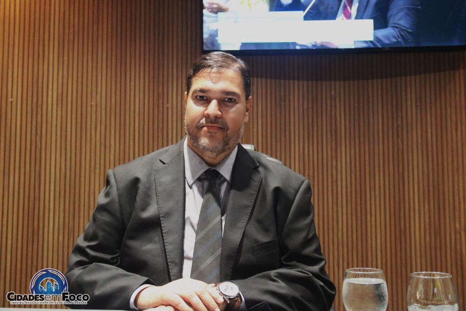 Presidente da Câmara de Picos ressalta obras e articulações em Brasília durante sessão ordinária